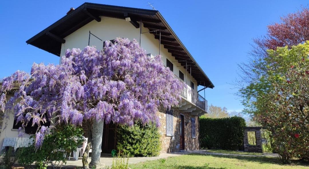 Villa Casale Cadeloro Nebbiuno Zimmer foto