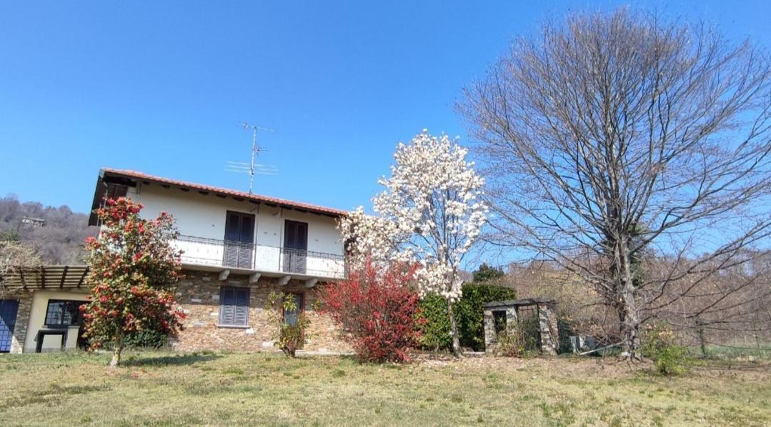 Villa Casale Cadeloro Nebbiuno Zimmer foto