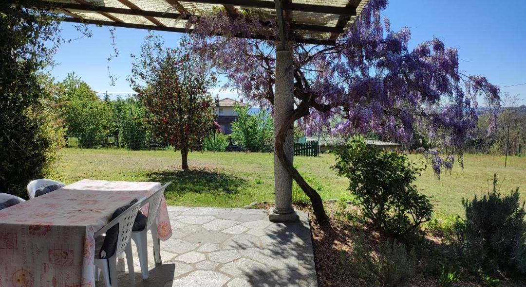 Villa Casale Cadeloro Nebbiuno Zimmer foto
